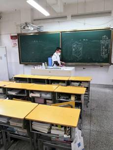 说明: C:\Users\Administrator\Desktop\复学演练照片\IMG_20200402_162000_[B@d71496c.jpg